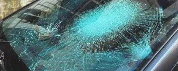 挡风玻璃裂了能上高速吗