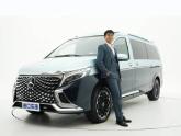 奔驰V级是将Multi-Purpose Vehicles诠释得最极致的车型之一。“多功能汽车”的重点的就应该在于“多”和“功能性”两...