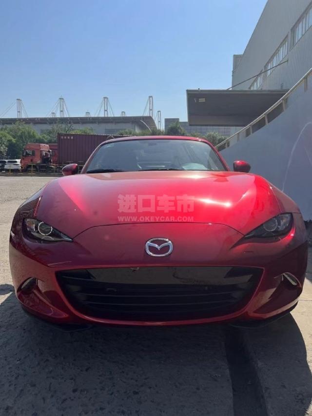 墨版2022款 马自达MX-5 2.0L 自动 硬顶敞篷