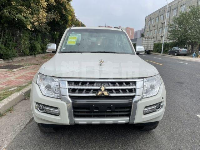 中东版2022款 三菱帕杰罗V93 3.0L GLS 织物