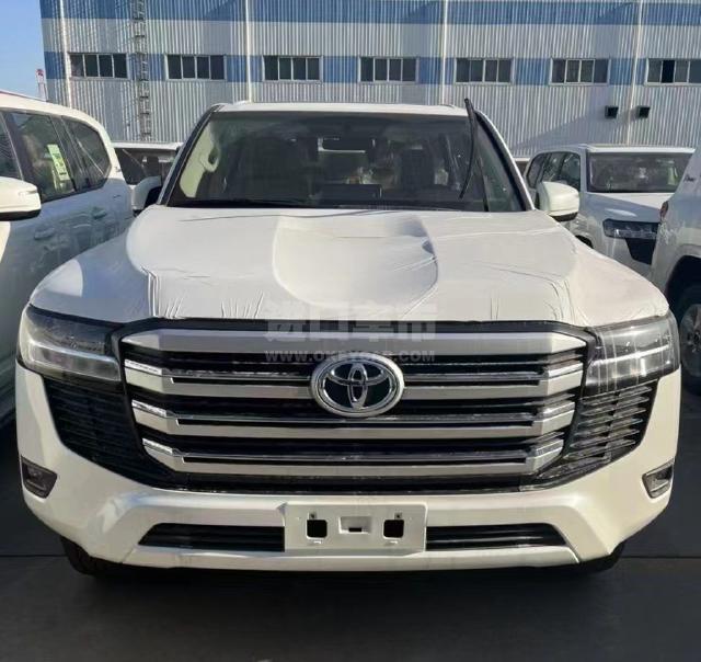中东版2025款 丰田酷路泽4000 4.0L GX-R 4气 18轮 无窗