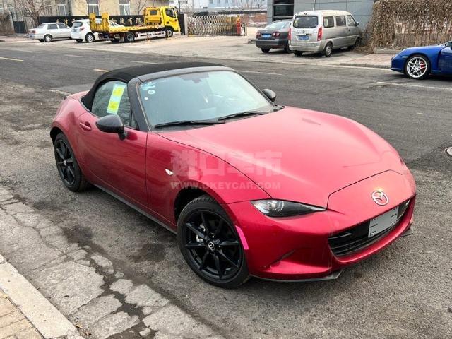 墨版2024款 马自达MX-5 2.0L 手动 软顶敞篷