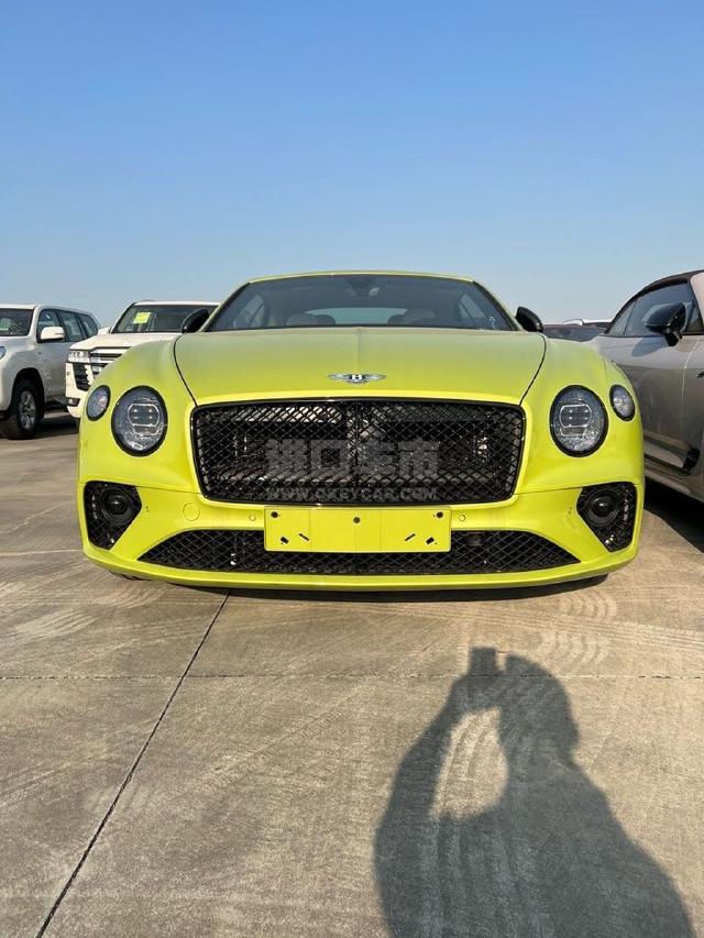 欧版2023款 宾利欧陆 4.0T GTC 敞篷 S