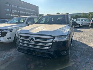 2024款 丰田酷路泽4000 4.0L GX-R 8气 18轮 丝绒 分期购车价格更优13820841466刘经理。微信同号