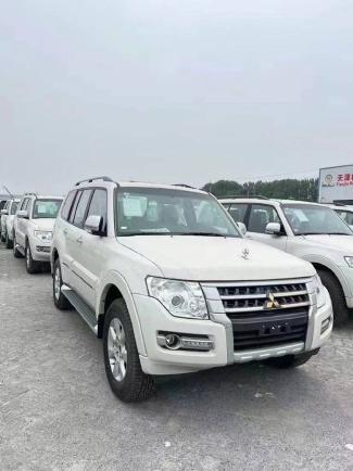 2022款 三菱帕杰罗V93 3.0L GLS 织物 