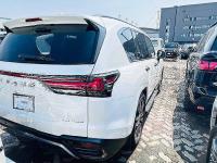 24款 LX600 7座 Luxury豪华