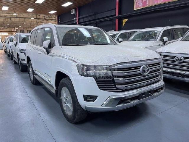 中东版2023款 丰田酷路泽3300 3.3T 柴油 GX-R 铁轮