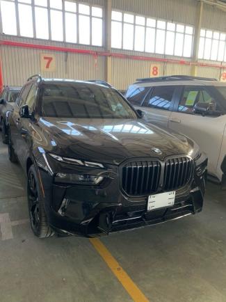2025款 宝马X7 xDrive40i M运动Pro 贵宾热线 18622901333 支持全国分期 全国上牌 定金发车 视频验车  