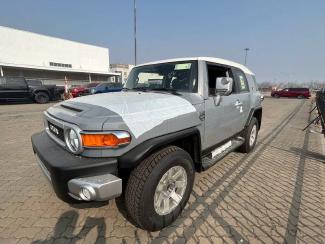 2023款 丰田FJ酷路泽 4.0L XTREME极限运动 八气 海外直采，可视频验车，支持全国分期购车 全国上牌 寇经理：15922271117