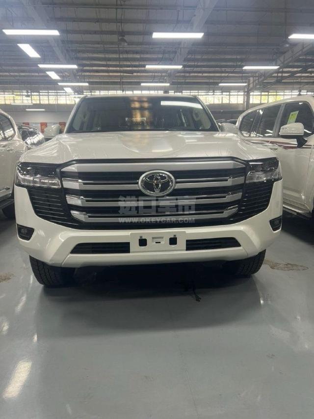 中东版2025款 丰田酷路泽4000 4.0L GX-R 8气 18轮 丝绒