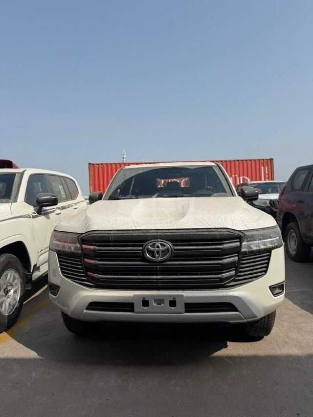 中东版2025款 丰田酷路泽4000 4.0L GX-R 4气 17铁轮 三差 无绞盘