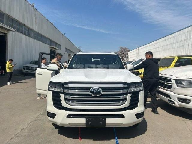 中东版2025款 丰田酷路泽3500 3.5T GX-R 20轮 JBL 前通风 雷测 High科威特