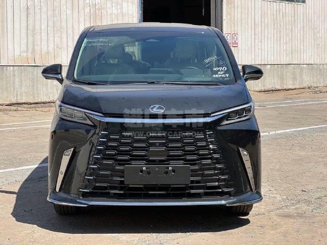 欧版2025款 雷克萨斯LM350h 2.5L 七座