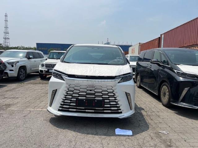 欧版2025款 雷克萨斯LM350h 2.5L 七座