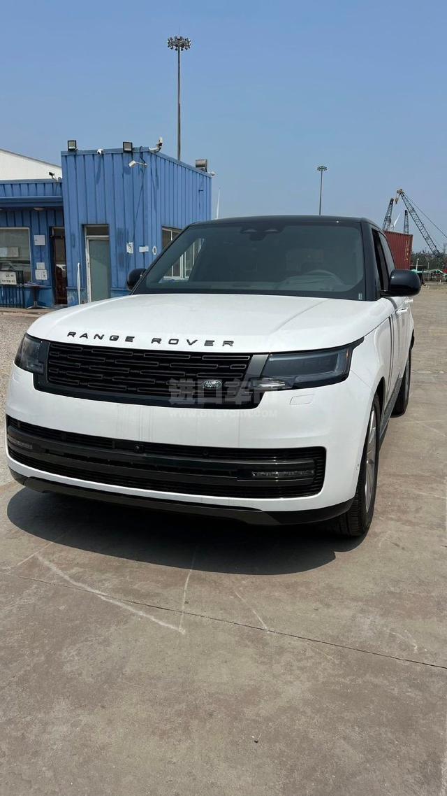 美规2025款 路虎揽胜行政 3.0T P400 汽油 SE 标轴
