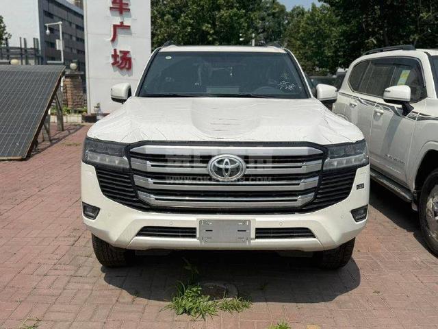 中东版2024款 丰田酷路泽3500 3.5T GX-R 18轮 丝绒 4气 天窗 无蠕行