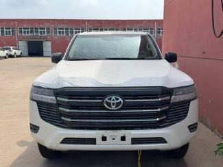 2024款 丰田酷路泽4000 4.0L GX-R 4气 17铁轮 三差 无绞盘 张经理15522748577{同微信} 可零首付 定金发车 大商无欺 无隐藏消费