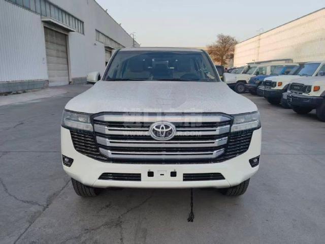 中东版2026款 酷路泽4000 4.0L GX-R 8气 18轮 丝绒