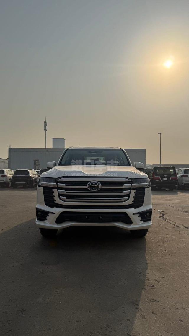 中东版2026款 酷路泽4000 4.0L GX-R 8气 20轮 真皮 (Modellista套件) 科威特